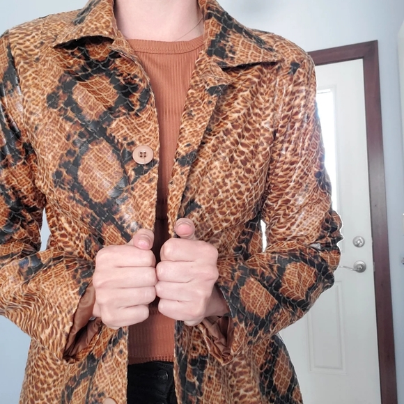Vintage lightweight snake skin coat size medium - Picture 5 of 6